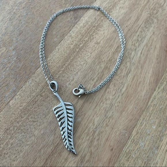 Jewelry - Leaf necklace 9” chain